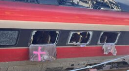 Dos grúas más se incorporan a los trabajos para levantar vagones que volcaron en Adamuz