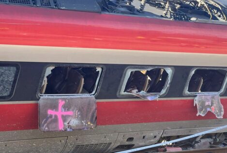 Dos grúas más se incorporan a los trabajos para levantar vagones que volcaron en Adamuz