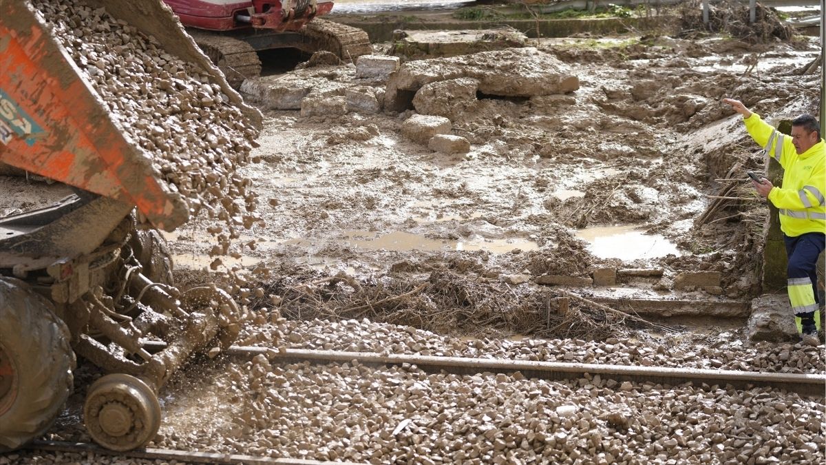 Reabre la circulación ferroviaria Córdoba-Jaén, cortada en Villa del Río por el agua de las lluvias