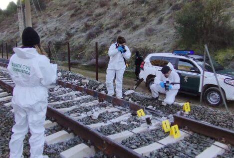 La Guardia Civil localiza varios tramos de vía rota por donde circulaba el Iryo siniestrado