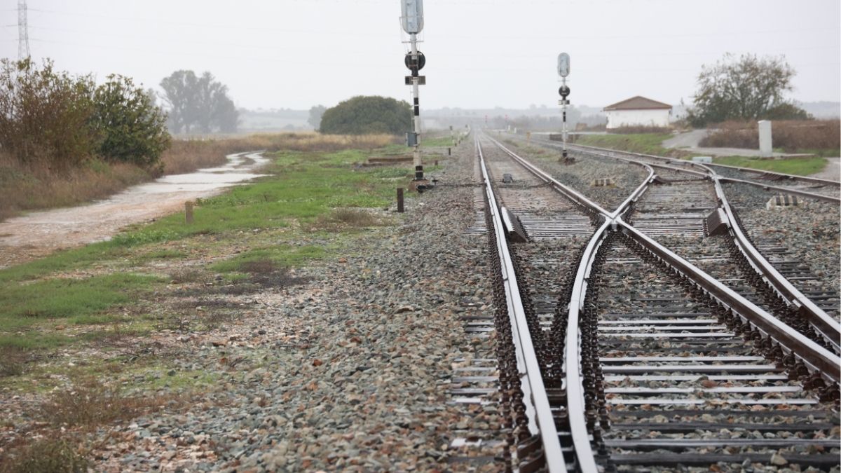 Interrumpido el servicio ferroviario en un tramo de Córdoba-Linares-Baeza por agua