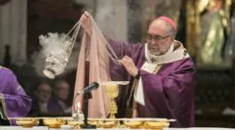 Víctimas de abusos piden el cese del arzobispo de Oviedo al rechazar el acuerdo Iglesia-Estado