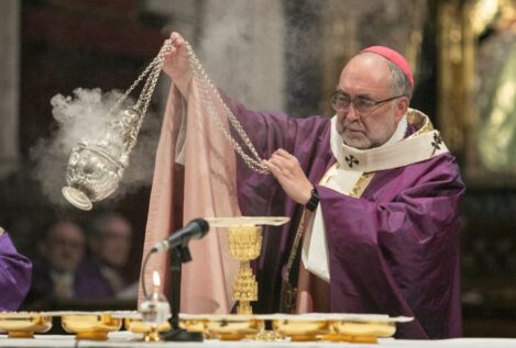 Víctimas de abusos piden el cese del arzobispo de Oviedo al rechazar el acuerdo Iglesia-Estado