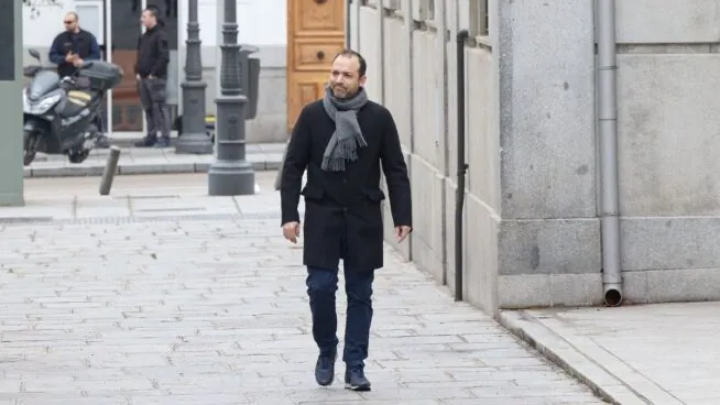 Víctor Ábalos acusa a Zapatero de «hacer negocio» y «enriquecerse» con Plus Ultra