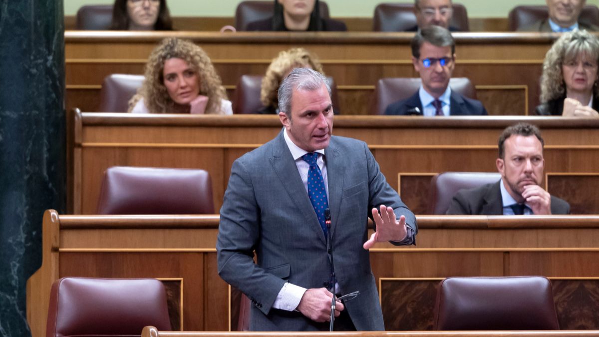 Vox vuelve a degradar a Ortega Smith y le envía al ‘gallinero’ del Congreso
