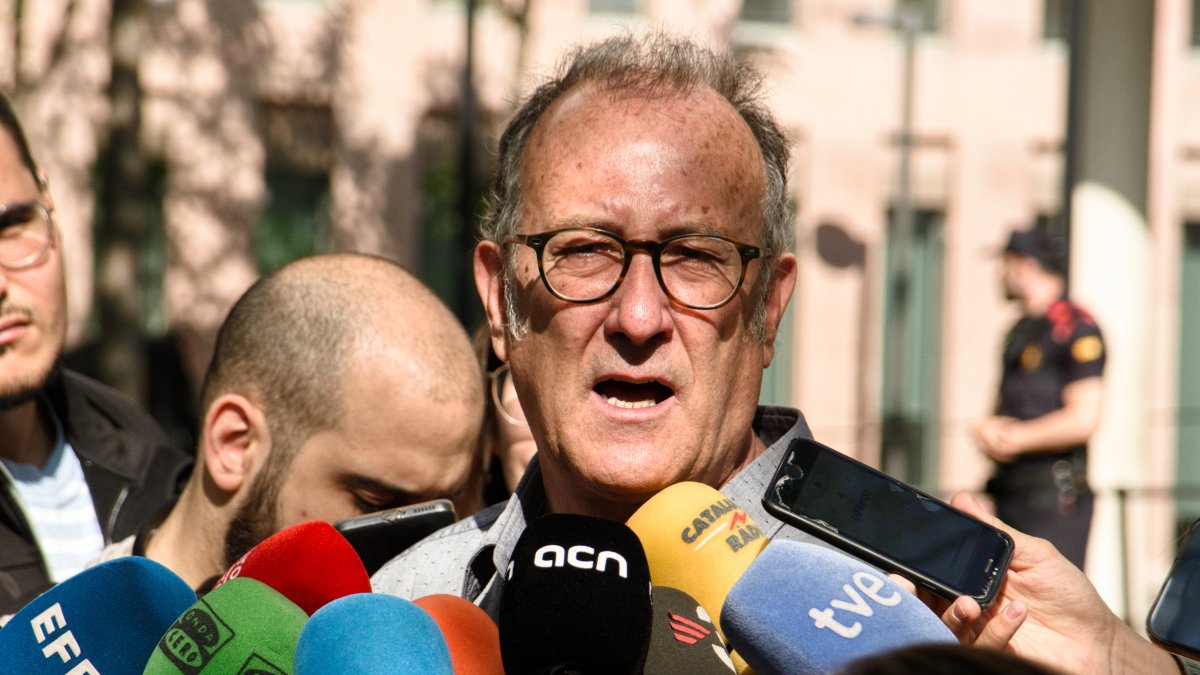 Òmnium exige a instituciones y partidos que se preparen para «defender la escuela en catalán»