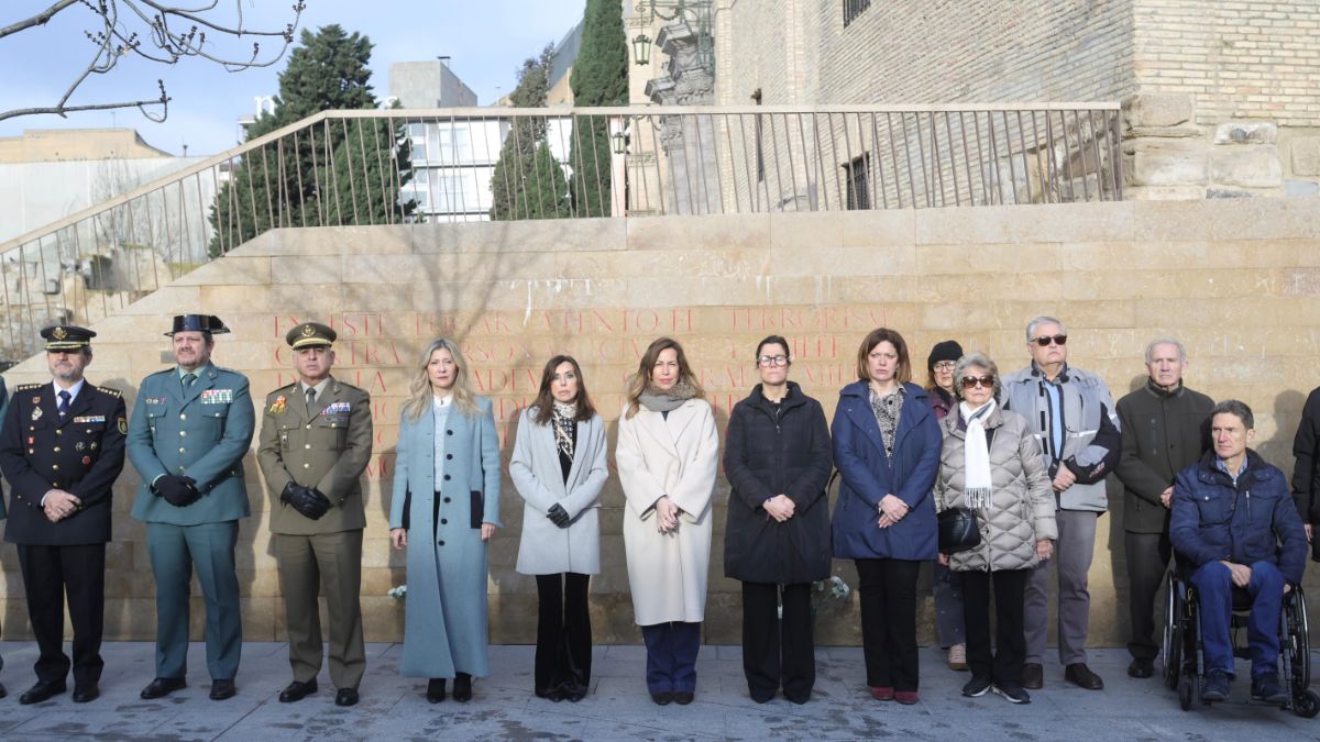 Zaragoza homenajea a las víctimas del atentado de ETA contra un autobús militar en 1987