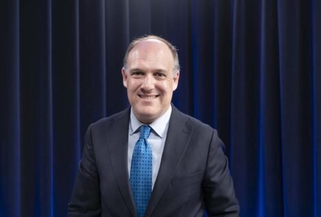 Esteban Urreiztieta: «Sánchez es como Terminator: le disparan y se recompone»