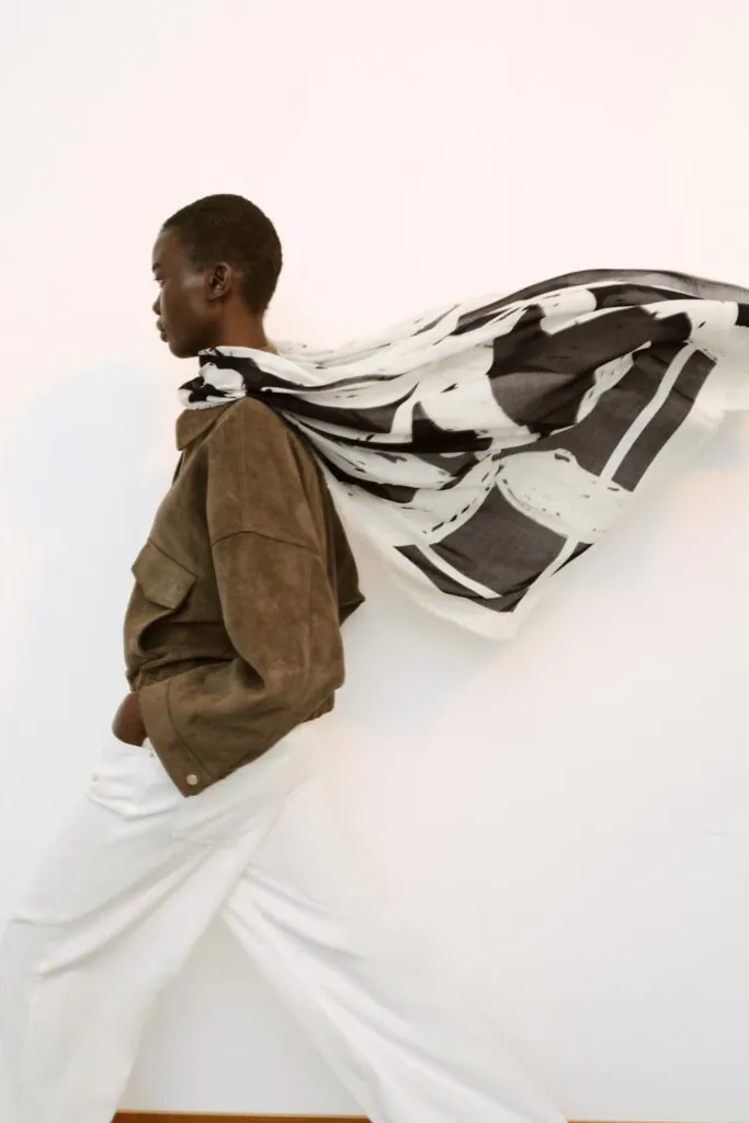 Pañuelo de seda estampado de Zara. (PVP: 22.95€)