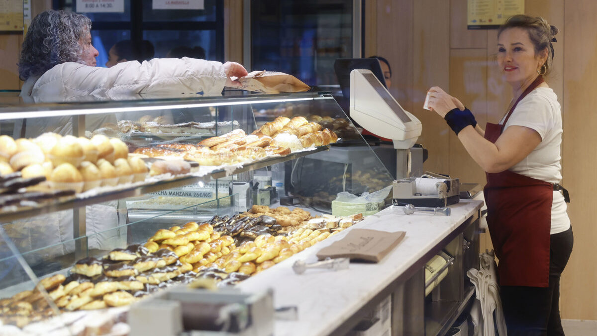 La remuneración real por trabajador es menor que antes de la pandemia pese al alza del SMI