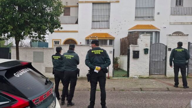 Una vivienda de Gerena (Sevilla) recibe más de una veintena de disparos de gran calibre