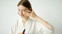 Ana Molina, dermatóloga, advierte del correcto uso del retinol: «El error de novatos es usarlo como si fuese una crema»