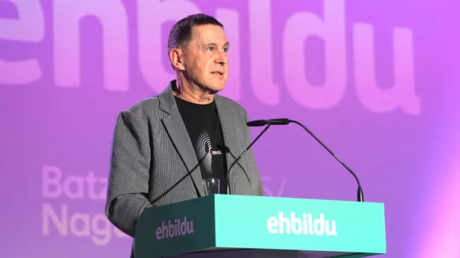 Otegi cree que hay una operación política para «destruir al PSOE» y volver «al viejo régimen»