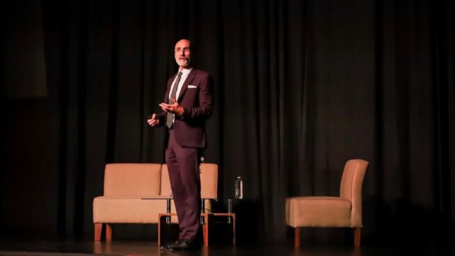 Arthur Brooks (61), experto en felicidad: «Si tienes estas tres respuestas a estas preguntas, tu vida tendrá sentido»