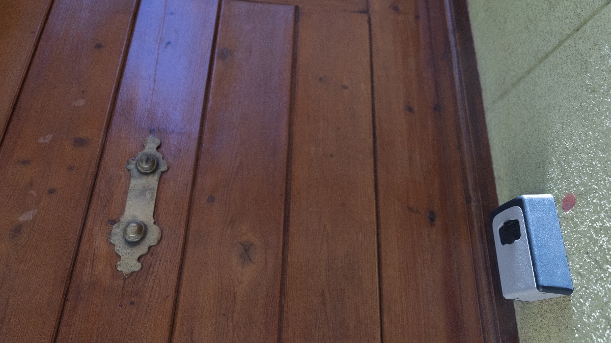 Sabotean 500 cajetines de pisos turísticos de Granada «contra el negocio de la vivienda»