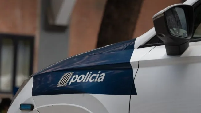 Dos menores detenidos y uno investigado por dar una paliza a una pareja en Barcelona