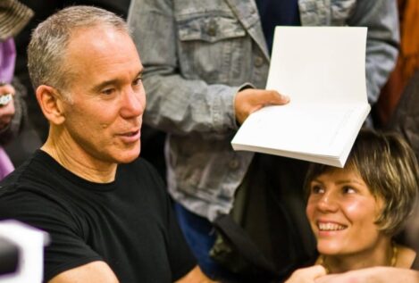 Dan Millman (79), escritor, sobre la felicidad: «El secreto del cambio es enfocar toda tu energía, no en luchar contra lo viejo»