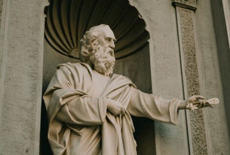 Demócrito, filósofo, ya avisó a sus 60 años: «La forma más rápida de ser feliz no es acumular cosas, sino restarle tamaño a tus deseos»