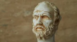 Demócrito, filósofo, ya avisó a sus 60 años: «Quien siempre espera para actuar, nunca termina por vivir»