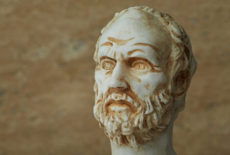 Demócrito, filósofo, ya avisó a sus 60 años: «Quien siempre espera para actuar, nunca termina por vivir»