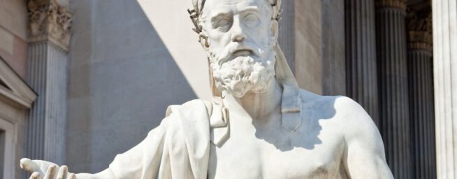 Demócrito, filósofo, sobre la felicidad: «El deseo constante actúa impidiéndonos disfrutar y valorar lo que tenemos aquí y ahora»