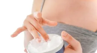 Drey, dermatóloga, avisa sobre usar crema Nivea: «Es muy buena para hidratar las pieles secas, pero no sirve con tendencia al acné»
