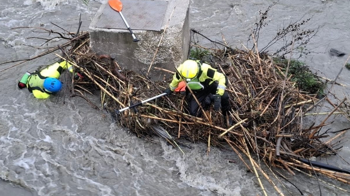 Sigue la búsqueda de la mujer desaparecida en Sayalonga (Málaga) tras caer al río Turvilla