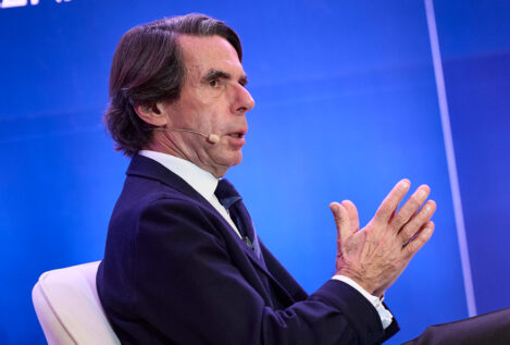 Aznar carga contra Albares por vincularlo a Epstein con «insinuaciones calumniosas»