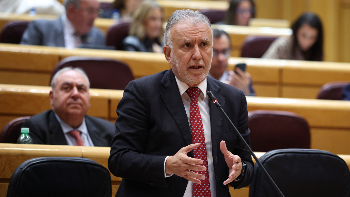 Torres anima a Felipe González a expresar sus discrepancias en foros internos del PSOE