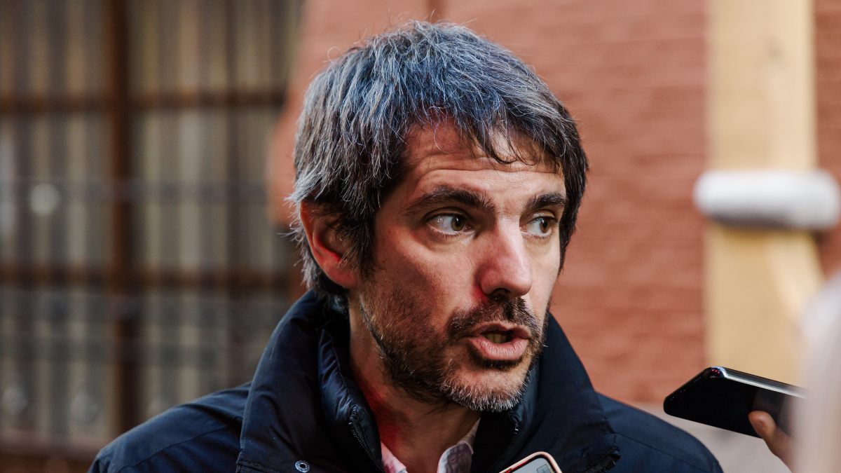 Urtasun carga contra los «tecnoligarcas» y defiende regular las redes sociales