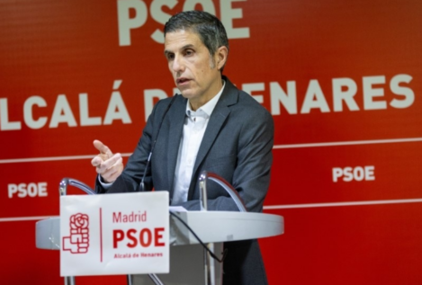 Dimite el líder del PSOE en Alcalá y acusa al concejal de «dañar» por las fotos con la estríper
