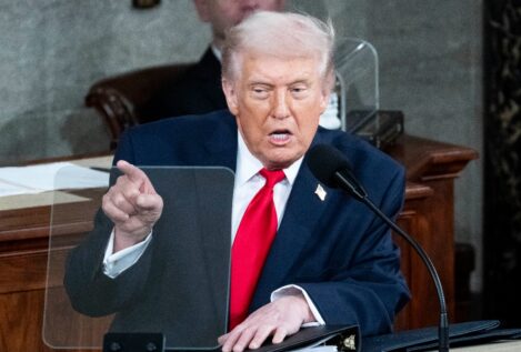 Trump mantiene la vía diplomática con Irán, pero señala sus «siniestras ambiciones» nucleares