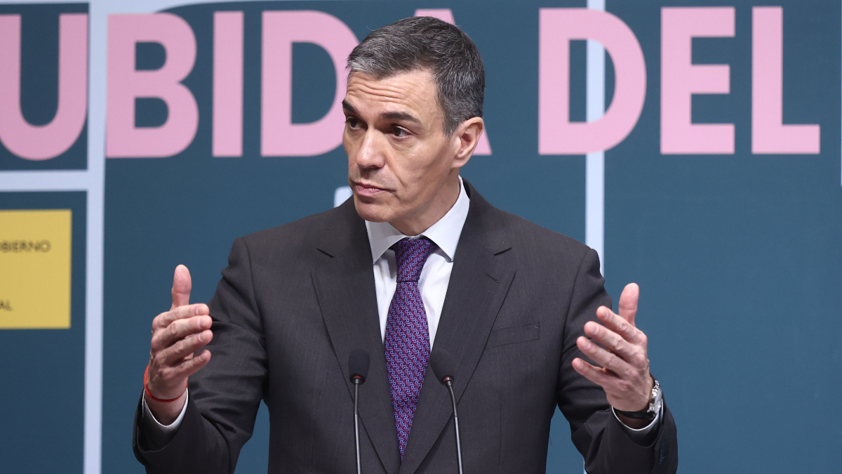 Sánchez reprocha a la CEOE que no firme el salario mínimo: «Un acto de justicia social»