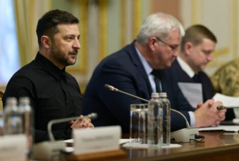 Zelenski critica la «mierda histórica» de Rusia para postergar un acuerdo de paz