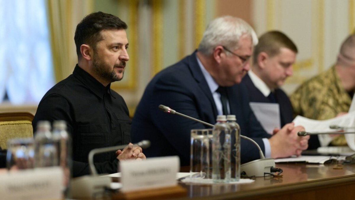 Zelenski critica la «mierda histórica» de Rusia para postergar un acuerdo de paz