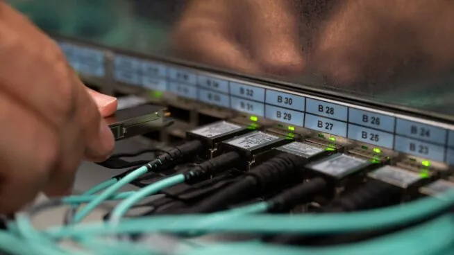 Las operadoras telefónicas suben tarifas hasta el 5% y crece el debate sobre unificar la fibra