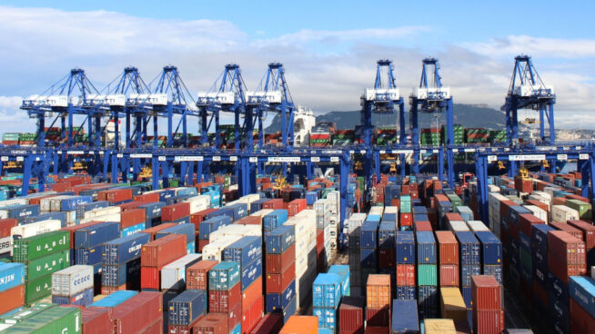 El déficit comercial repuntó más de un 40% en 2025, con un leve avance de las exportaciones