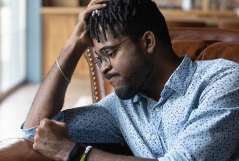 Adiós al pádel: la Ley de Propiedad Horizontal aclara que la comunidad puede cortar el acceso a la pista o la piscina si no pagas las cuotas