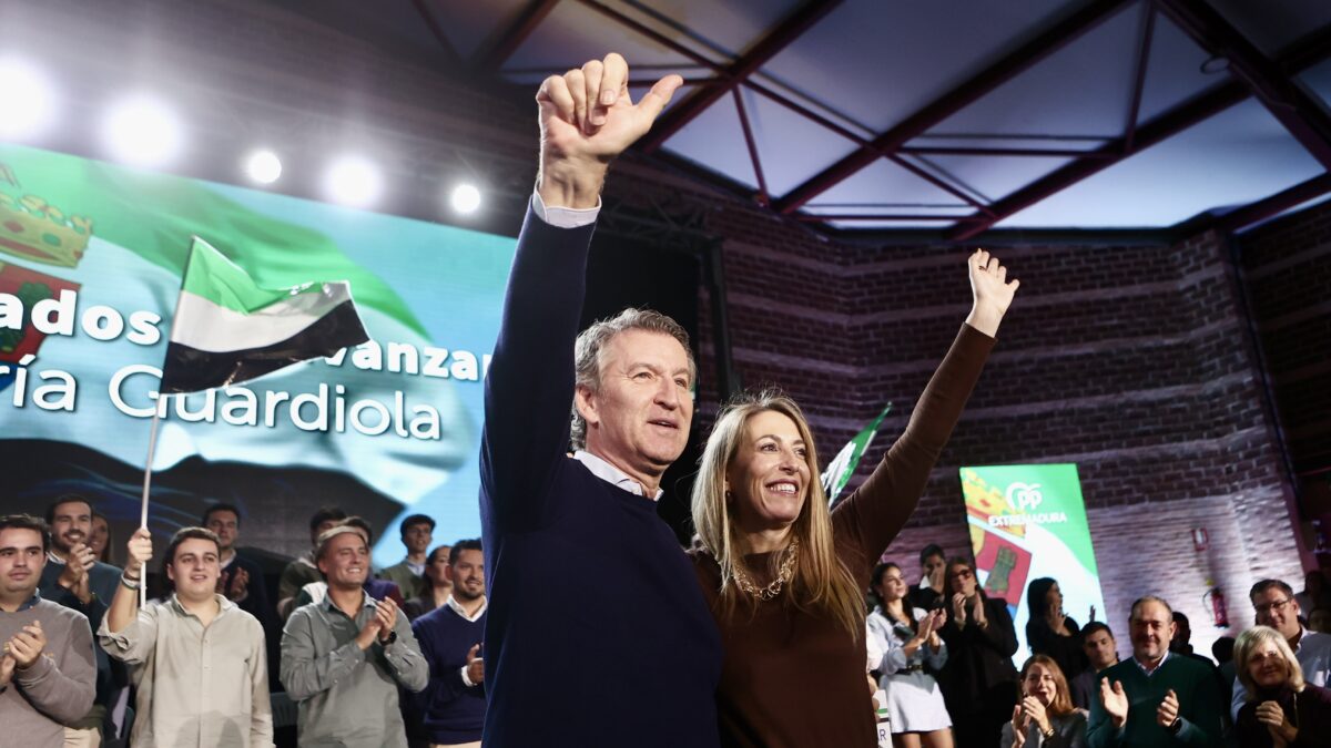 Guardiola no delega en Génova la negociación con Vox y mantiene el apoyo de Feijóo