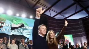 Guardiola no delega en Génova la negociación con Vox y mantiene el apoyo de Feijóo