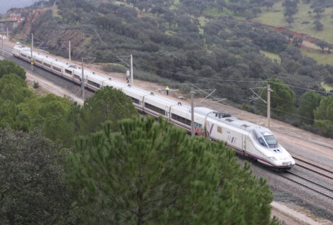 La alta velocidad Madrid-Andalucía arranca con varios retrasos de hasta hora y media