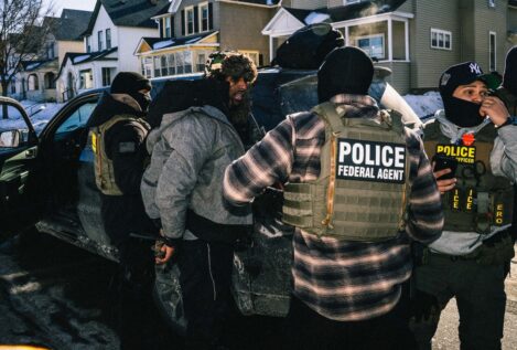 El jefe del ICE anuncia una reducción de 700 agentes en su despliegue en Minnesota