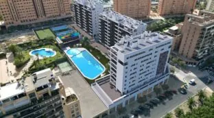 El empresario de las viviendas públicas  de Alicante: «La Generalitat visó los contratos»