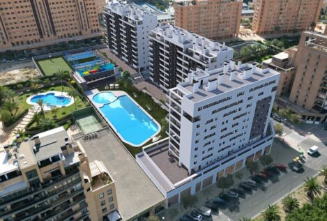 El empresario de las viviendas públicas  de Alicante: «La Generalitat visó los contratos»