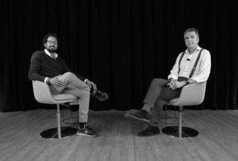 Pasó de una vida de éxito a hacerse jesuita... y terminó ayudando a miles de familias