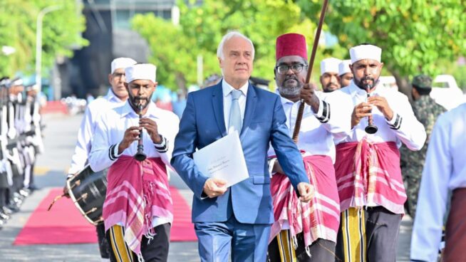 El embajador español en India monta actos con dinero de empresas sin el control de Exteriores