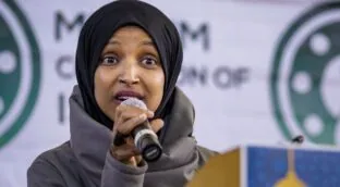 Trump pide la deportación de congresistas demócratas tras acusarlo de dos muertes