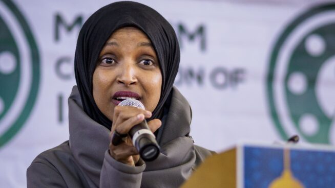 Trump pide la deportación de congresistas demócratas tras acusarlo de dos muertes