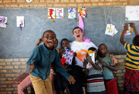 La construcción de una escuela en Burundi gana los Premios al Voluntariado Universitario