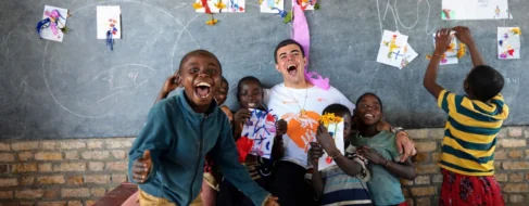 La construcción de una escuela en Burundi gana los Premios al Voluntariado Universitario